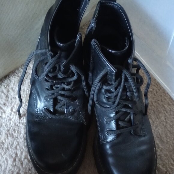 Miscellaneous items - Picture 2 of 9